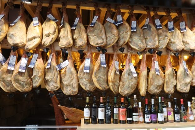 Moho en la pata de jamón: ¿Aun es seguro consumirla?