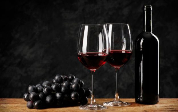 ¿A qué temperatura conservar el vino tinto?
