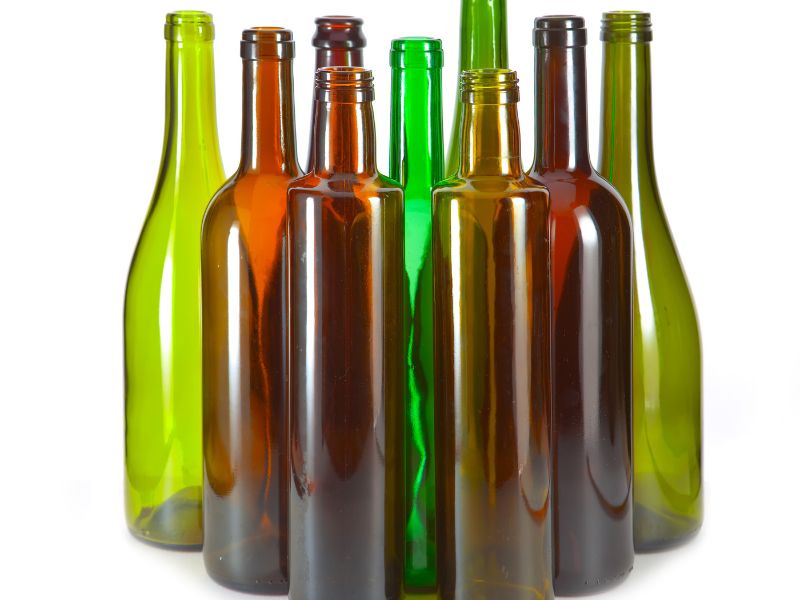 Botellas de vino de diferentes colores