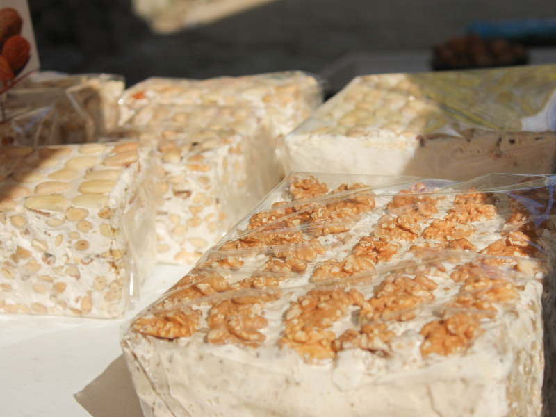 turrón de nata y nueces