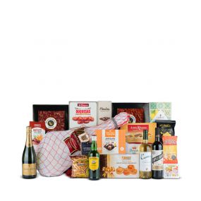 Lote Nº20 - Jamón Bodega Hembra 6,5kg y Whysky Cutty Sark 50cl + Surtido vinos y dulces